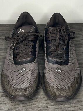 Alo Yoga Runner Sneakers Espresso Size W11.5 M10 EU43